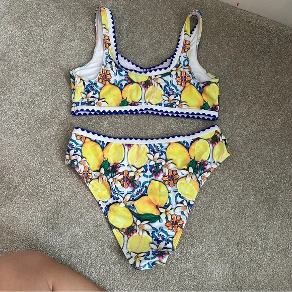 Lemon bikini 🍋 - Picture 7 of 9